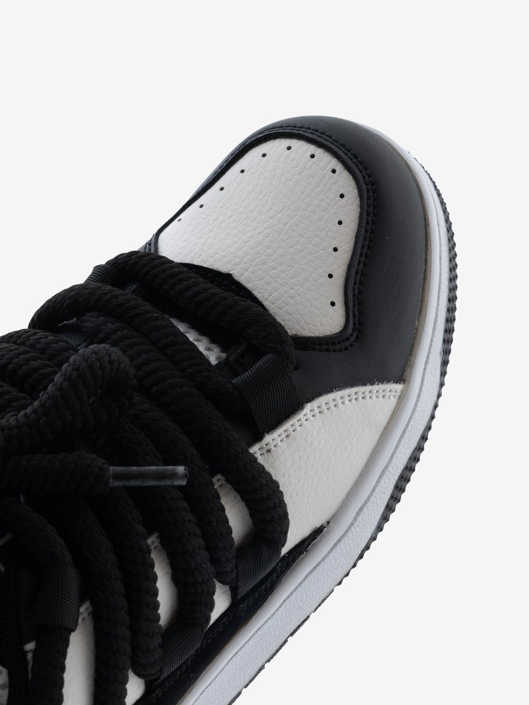 BaligURYSN Urban Midnight Black Flat Low Top Classy Women’s Sneaker