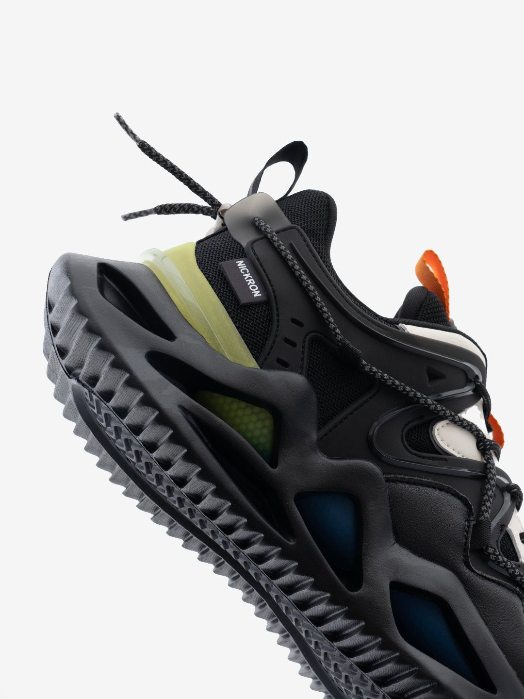 Chunky sole of Moscow Carbon Black – Durable black sneakers