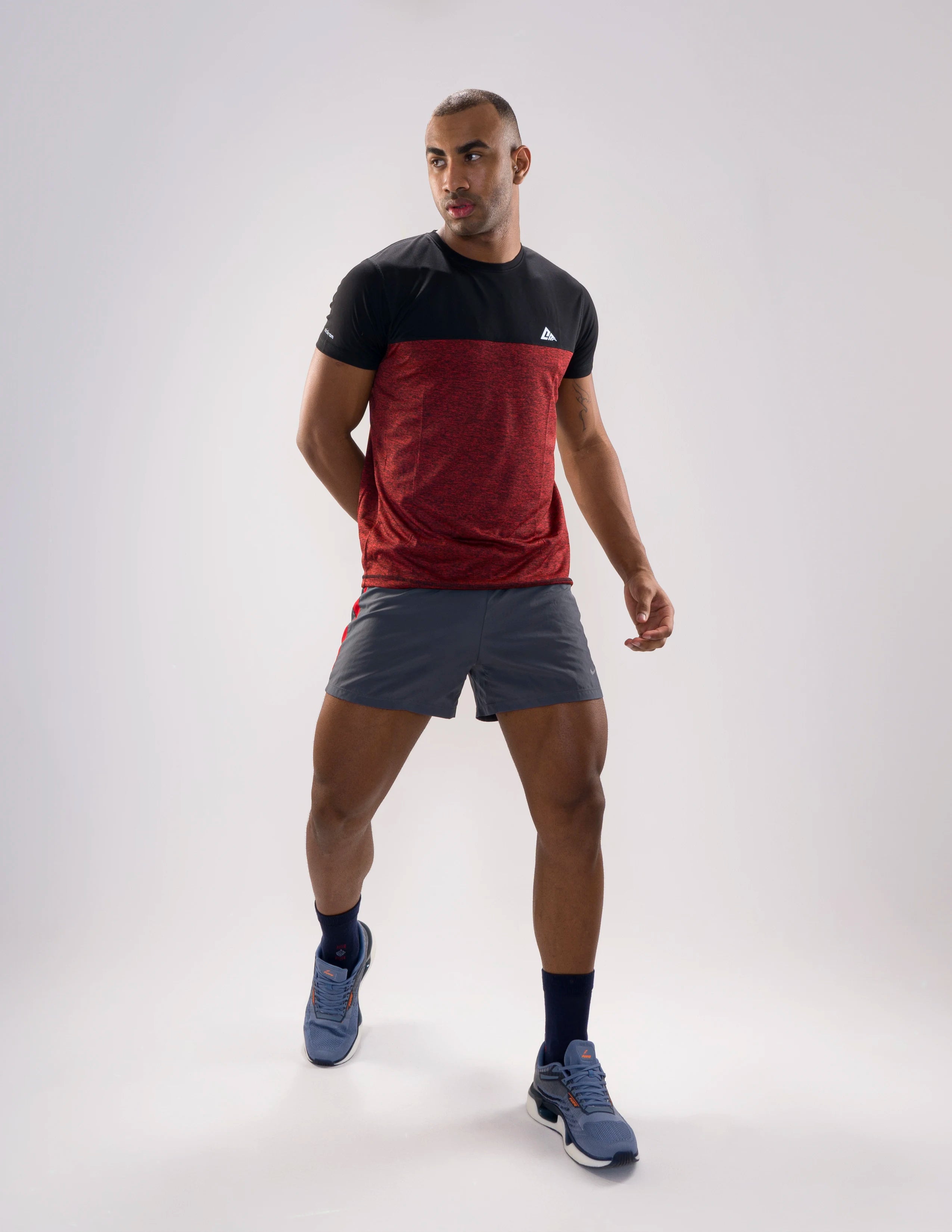 Nickron two-tone Half Sleeve T-Shirt in Black & Mahroon –  Full model View